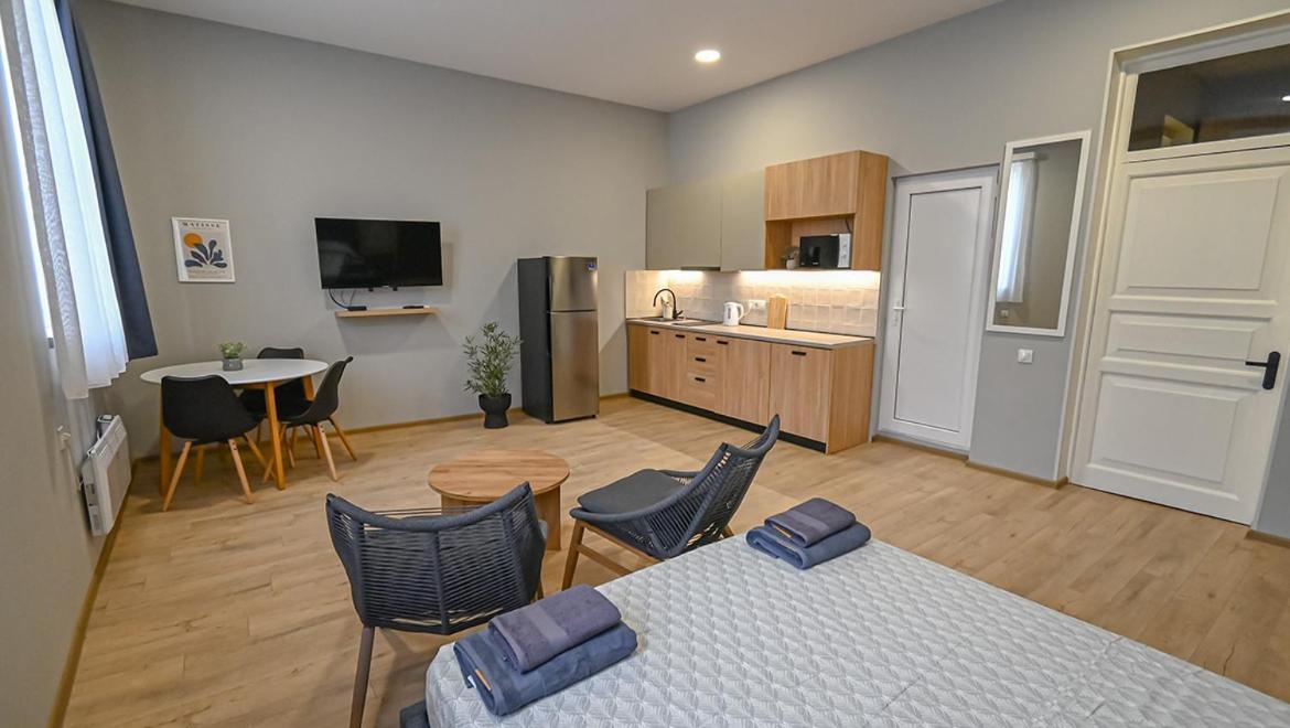 Big Studio Apt.On Liberty Square Тбилиси Экстерьер фото